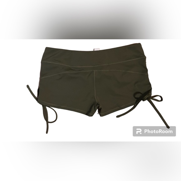 ⭐️NWT Workout Shorts - Picture 2 of 4